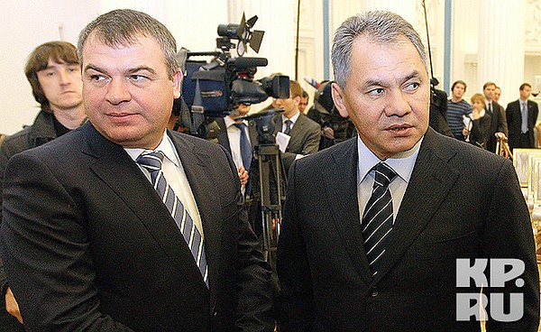 Церемония вручения государственных наград в Кремле. Анатолий Сердюков и Сергей Шойгу, 2009 г.