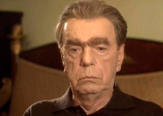 Приглашение на роль достаточно противоречивой фигуры Генсека Брежнева для Вячеслава Шалевича не стало неожиданностью. В 1982 году в Театре имени Вахтангова шел спектакль «Память сердца». Шалевич играл в нем лидера нашей страны. Правда, как вспоминает артист, Леонид Ильич так и не удосужился посетить постановку. Осенью 82-го Генсек умер.