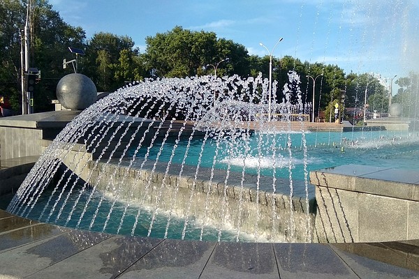 Фонтан на площади Петра Великого