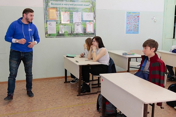 Cпециалисты Молодежного ресурсного центра проводят в школах Владивостока просветительские уроки «Товарищ. Память». В этом году школьникам рассказывают о том, как завершилась Вторая мировая война на Тихом океане.
