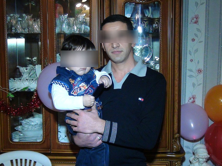 Ислам Бабаев - один из вероятных преступников - очень привязан к своей маленькой племяннице. Фото: соцсети