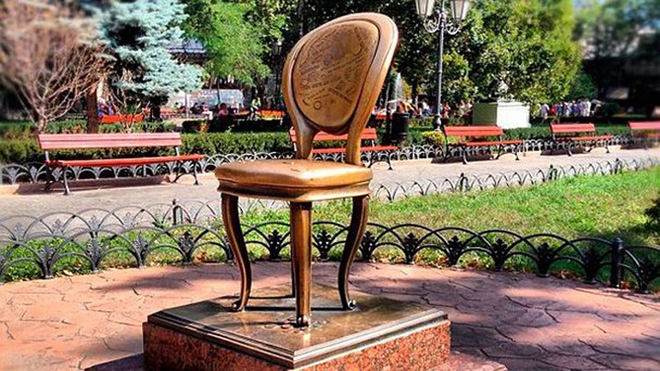Памятник в Одессе, 12 гамбсовский стул.