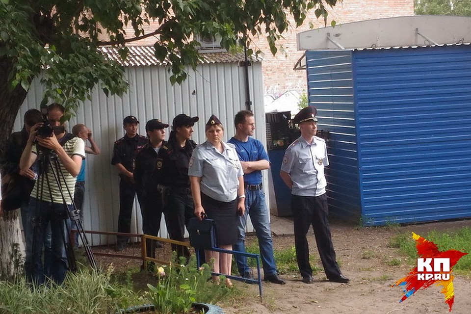 Здание Первомайского суда усиленно охраняла полиция. Фото: Вадим АЛЕКСЕЕВ