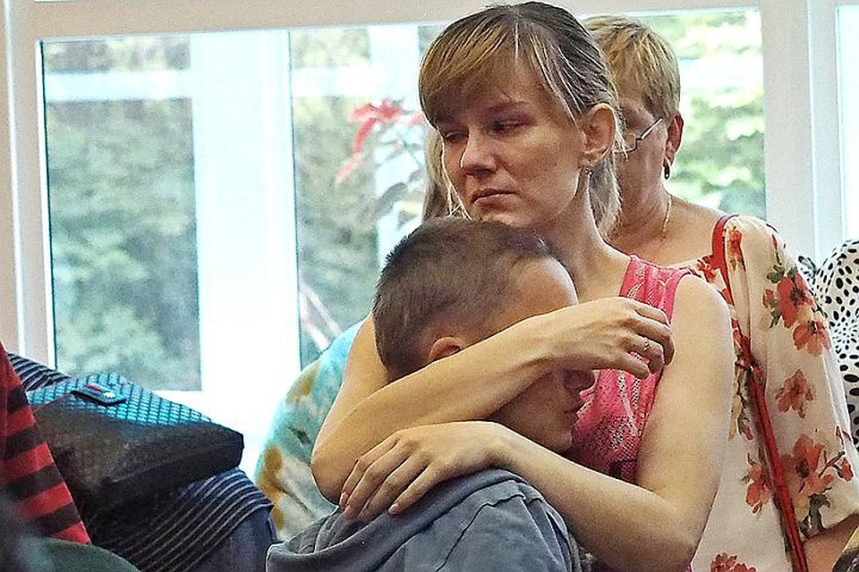 20 июня 2016. Во время встречи детей, спасенных на озере Сямозеро в Карелии, с родственниками в пансионате ветеранов войны. ФОТО Максим Григорьев/ТАСС
