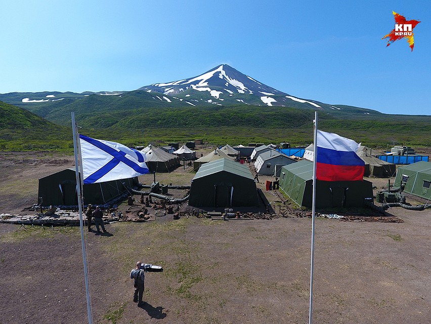 Спецкоры «КП» присоединились к масштабной экспедиции Минобороны и Русского географического общества на Курилах Фото: Александр КОЦ, Дмитрий СТЕШИН