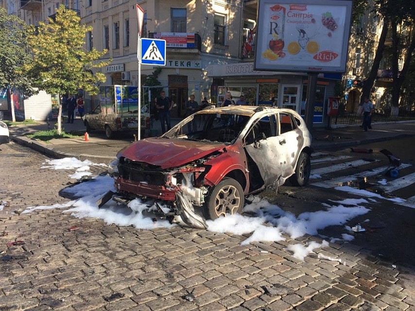 Взорванный автомобиль Павла Шеремета. ФОТО Украинская правда pravda.com.ua