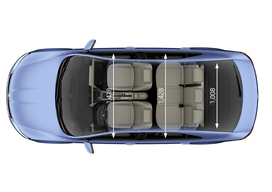 Внутри салона достаточно места, чтобы не толкаться плечами. Фото Skoda