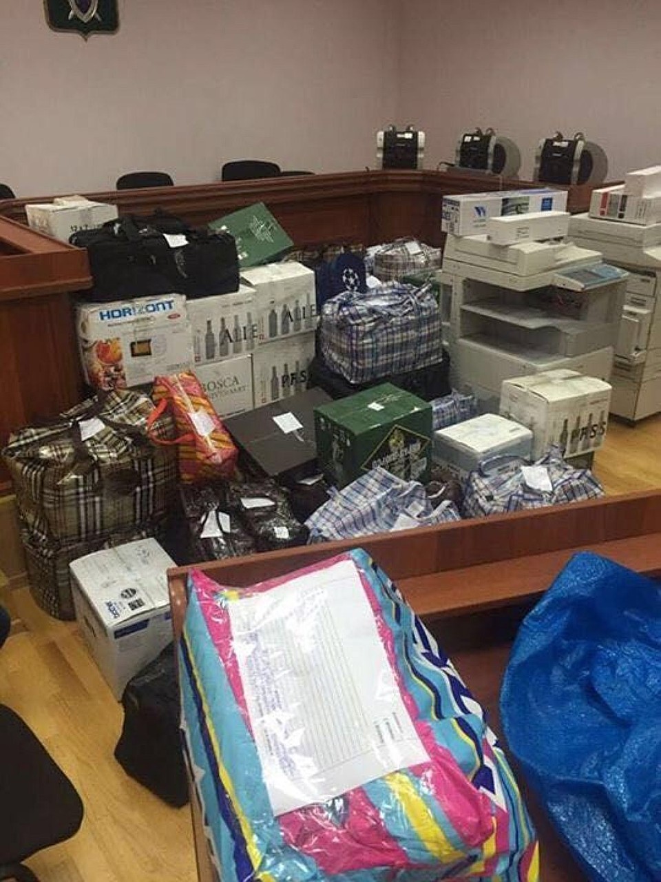 Дмитрий Захарченко был задержан в конце минувшей недели при получении взятки в размере 7 миллионов рублей. В его квартире обнаружено наличных средств на 8 миллиардов. ФОТО: Оперативная съемка, предоставлено kommersant.ru