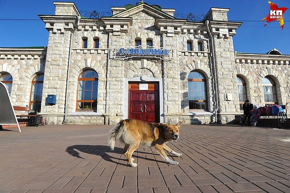 Знаменитое здание вокзала Слюдянки, целиком сделанное из мрамора. Фото: Виктор ГУСЕЙНОВ