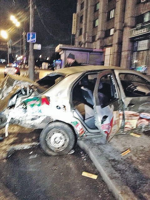 Такси, в которое Мара Багдасарян три года назад врезалась на своем спорткаре. В машине ехала Екатерина Петрова с сестрой и подругой. Девушки выжили чудом. Фото: Личный архив Екатерины Петровой
