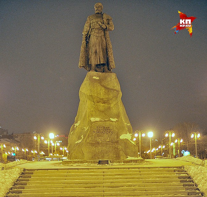 Памятник Ерофею Павловичу Хабарову, открытый в честь столетия города в 1958 году. Фото: Виктор ГУСЕЙНОВ