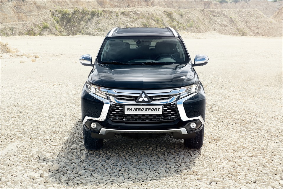 Pajero Sport третьего поколения в дизельном исполнении прибудет в Россию уже весной. Ожидается, что у нас появится бюджетная версия с механической шестиступенчатой трансмиссией
