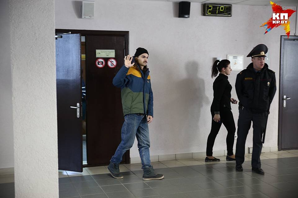 Задержанных судят по статьям Административного кодекса - мелкое хулиганство, нарушение порядка проведения массовых мероприятий и неповиновение требованию милиционера. Фото: Павел МАРТИНЧИК