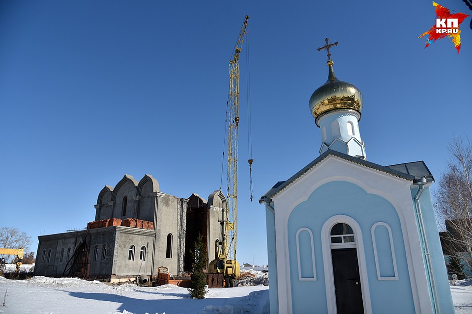 В первое время монастырские здания активно отстраивались, и послушникам приходилось просыпаться в 3.45. Фото: Влад КОМЯКОВ