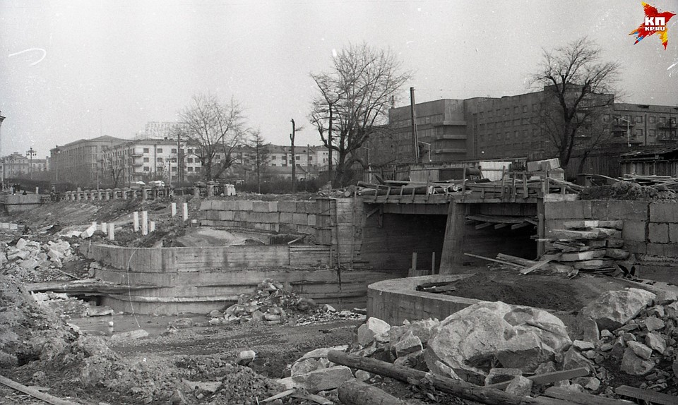 Реконструкция Плотинки была закончена в 1964 году. Благодаря ней прогулочная площадка со стороны Городского пруда стала шире. Фото: из фондов Государственного архива Свердловской области