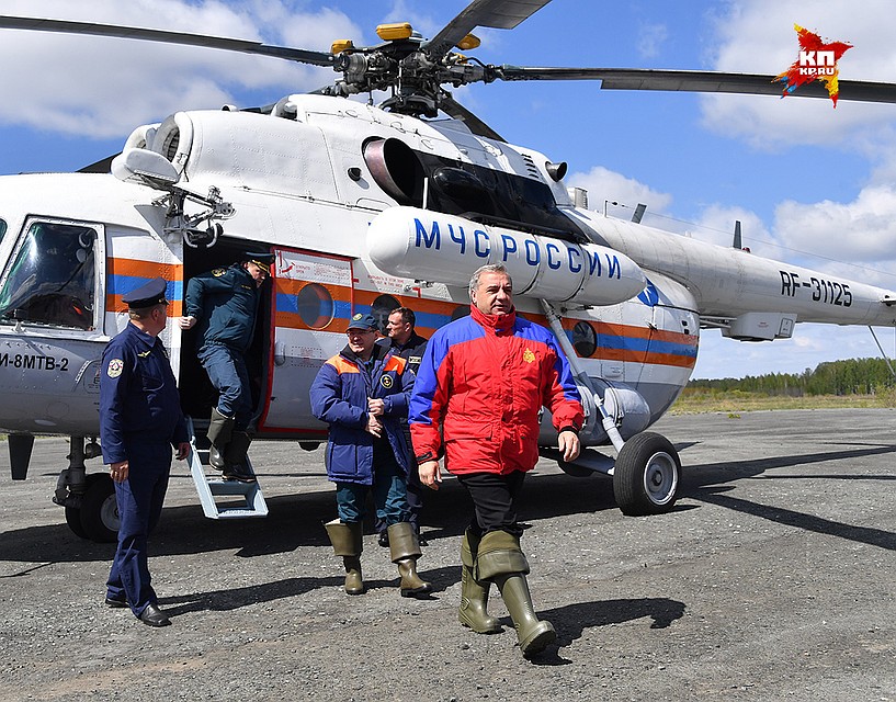 Владимир Пучков прибыл в районы Тюменской области, пострадавшие от стихии. Фото: Владимир ВЕЛЕНГУРИН