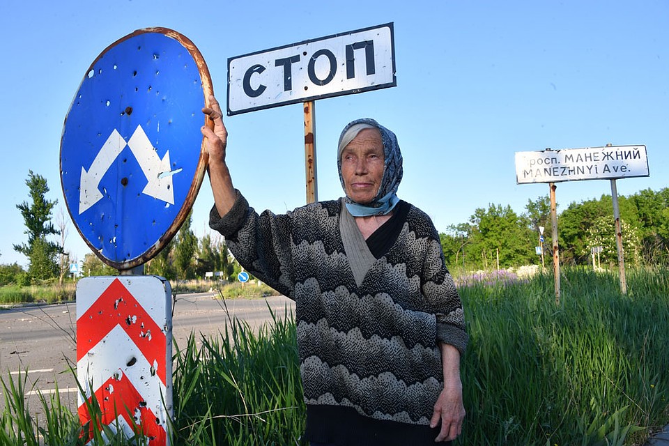 Одна из редких жительниц улицы Стратонавтов Антонина Викулина Фото: Владимир ВЕЛЕНГУРИН