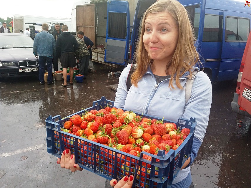 Приходилось даже делать жалостливый вид. Фото: Анатолий ГОТОВЧИЦ.