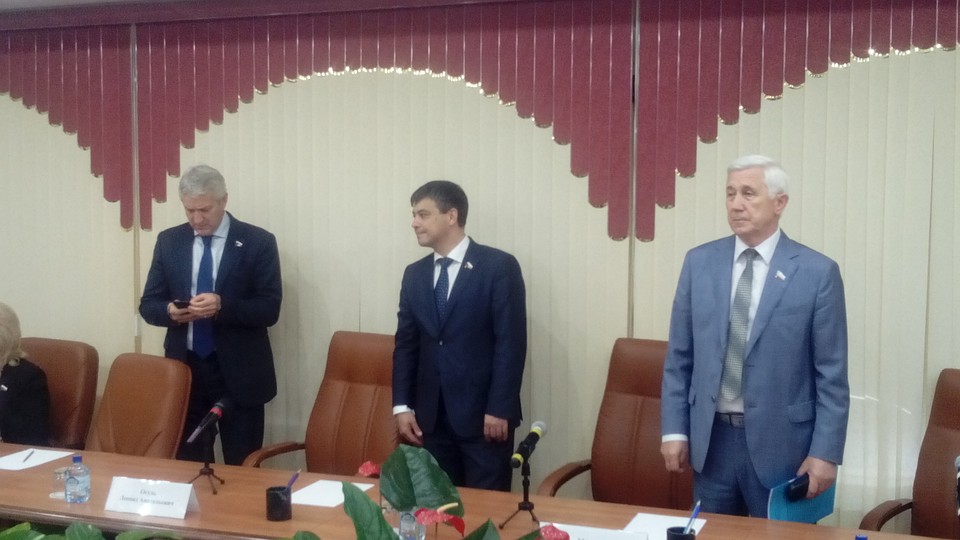 По словам депутата, бороться надо не с производителями сигарет, а с курением. Фото: Григорий ЛЕОРДА