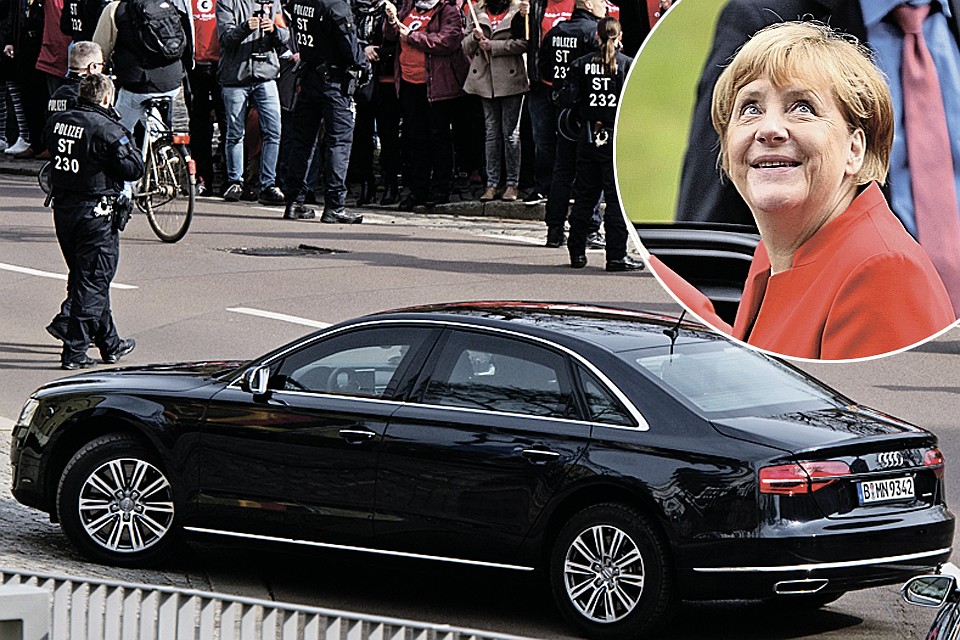 Audi A8 L Меркель выдерживает пулеметный обстрел патронами калибра 7,62 и взрыв гранаты под днищем. Фото: GLOBAL LOOK PRESS