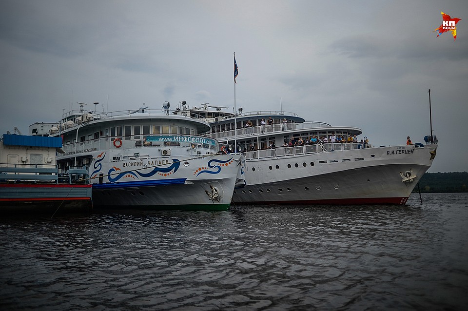 Круизные теплоходы Фото: Виктор ГУСЕЙНОВ