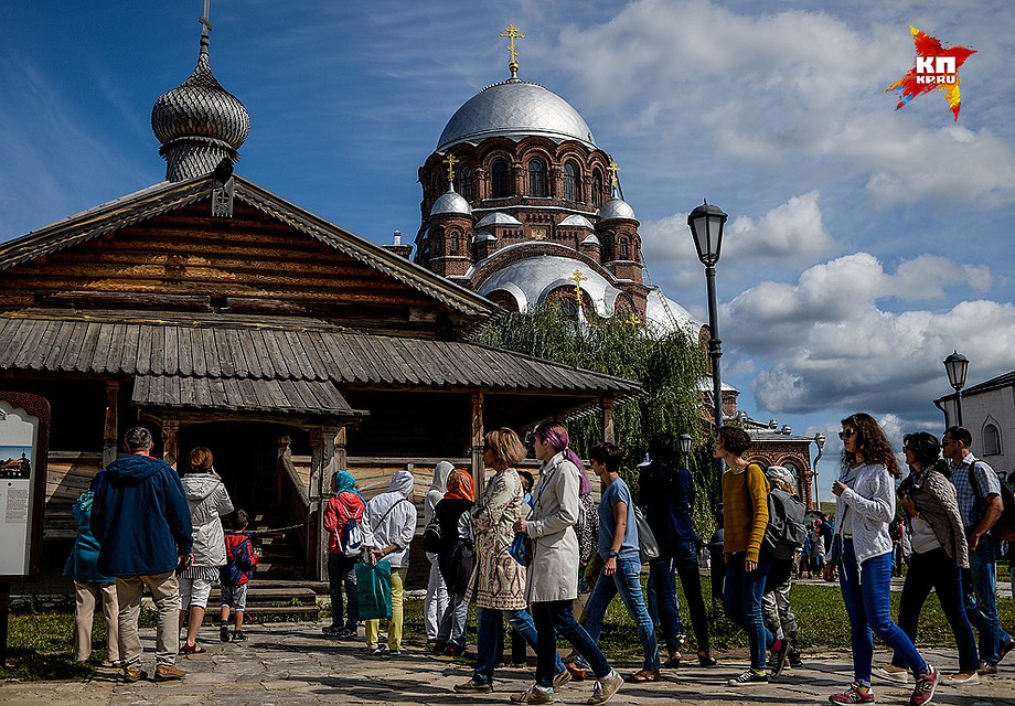 Толпы туристов в Свияжске. Фото: Виктор ГУСЕЙНОВ