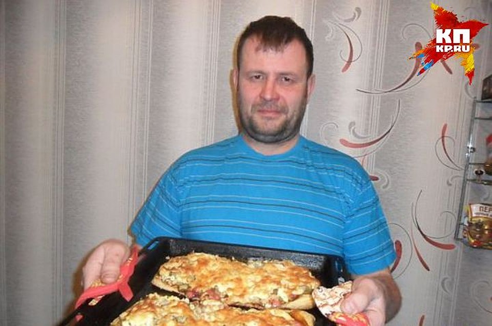 Раньше Денис был примерным семьянином и даже пек пироги Фото: СОЦСЕТИ