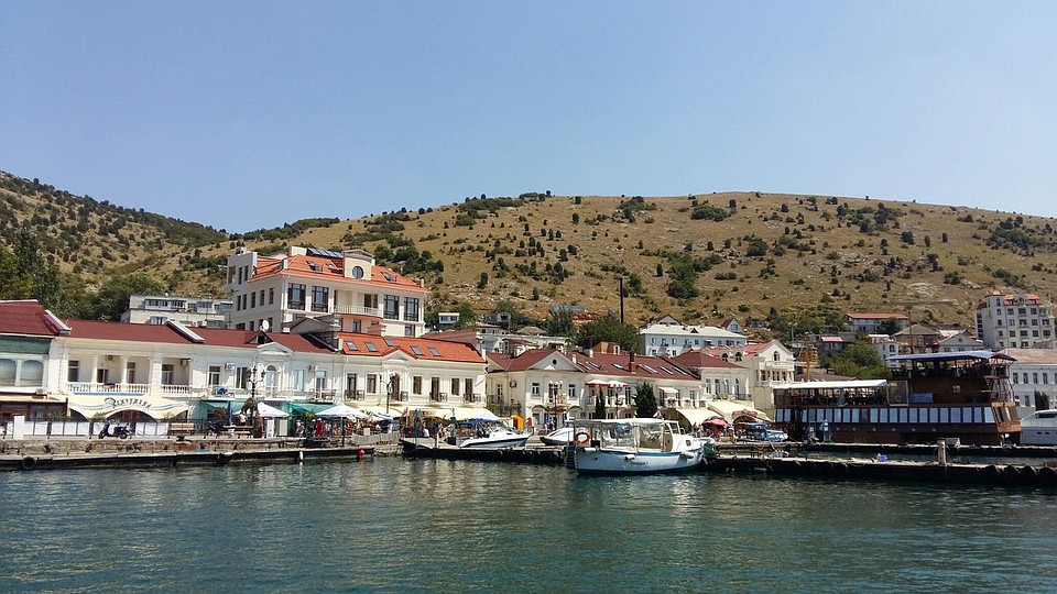 Температура морской воды сейчас от +22 до +25 градусов. Фото: Анастасия КУРДЮКОВА
