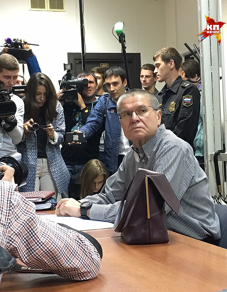 В четверг утром Замоскворецкий суд Москвы продолжил процесс по делу бывшего министра экономического развития Алексея Улюкаева Фото: Александр БОЙКО