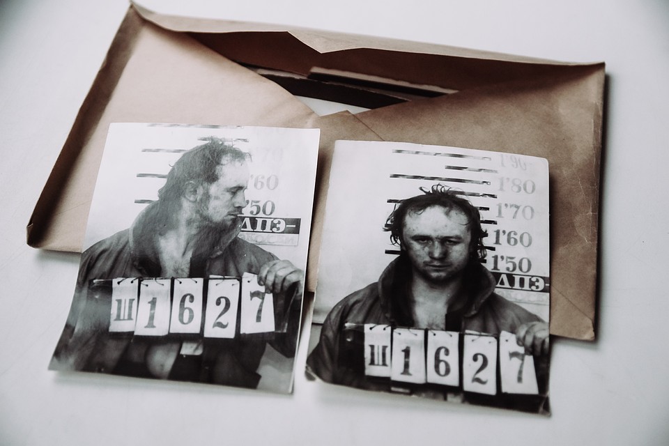 Киллер Юрий Григорьев после задержания на Полевой. Тогда он расстрелял двоих человек, пытался скрыться, но оперативники его поймали Фото: Светлана МАКОВЕЕВА