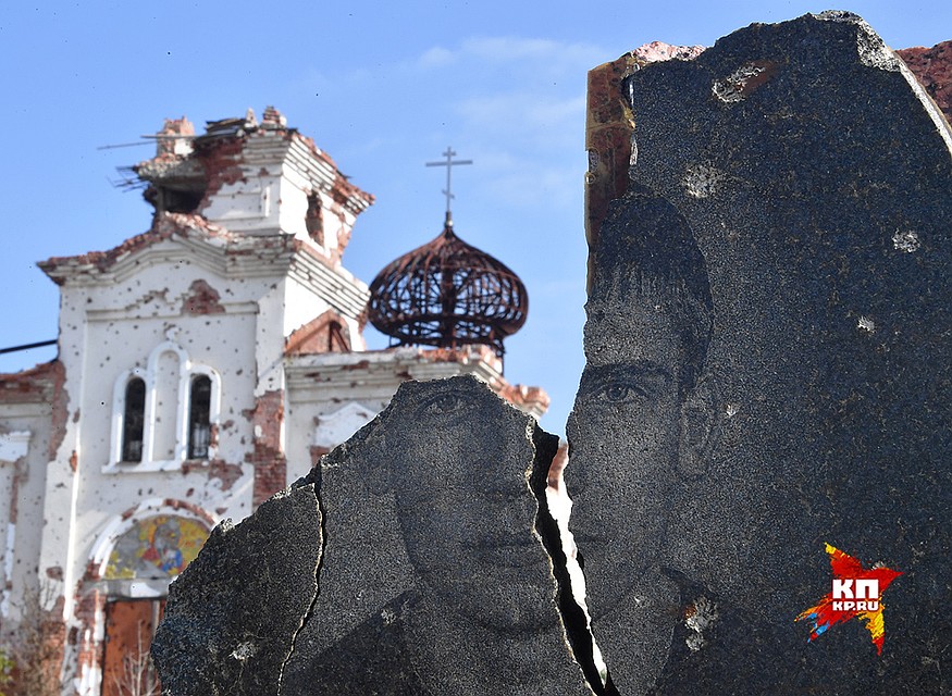 Изуродованное войной Иверское кладбище и разрушенный монастырь. Фото: Владимир ВЕЛЕНГУРИН