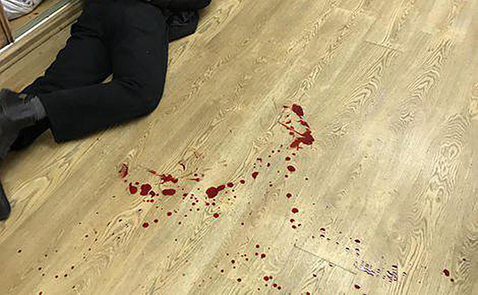 В редакцию радиостанции "Эхо Москвы" ворвался неизвестный мужчина с ножом. Он ранил радиоведущую Татьяну Фельгенгауэр. Фото: "Эхо Москвы"