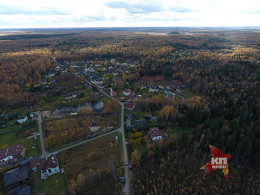 Коттеджный поселок Лесное Озеро в трех километрах от полигона Фото: Михаил ФРОЛОВ