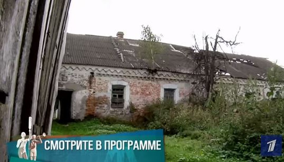 В этой конюшне кроме Нины Дмитриевны еще остались люди, которые там прописаны и живут