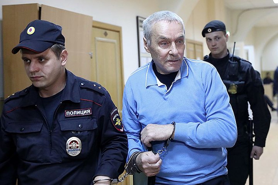 Отца Захарченко успели арестовать.. Фото: Михаил Почуев/ТАСС