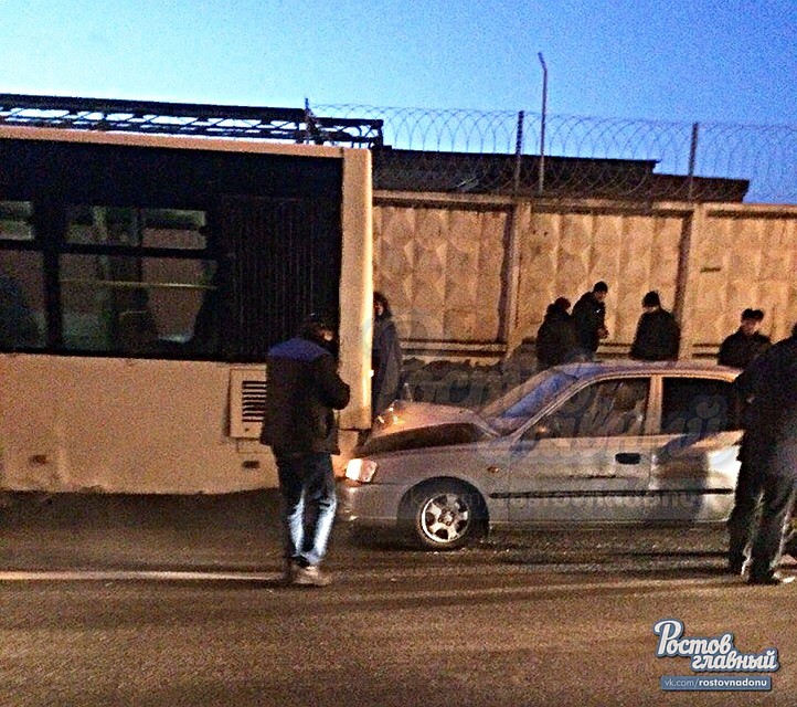 Авария на улице 2-Краснодарская. Фото: ВК "Ростов Главный - новости Ростова-на-Дону"