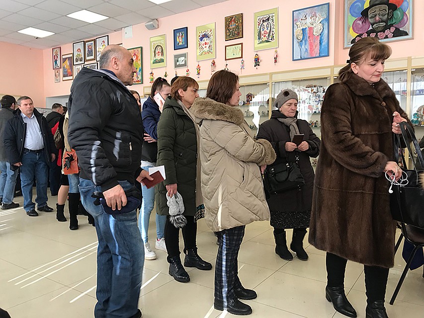 Очереди за бюллетенями Фото: Дина КАРПИЦКАЯ
