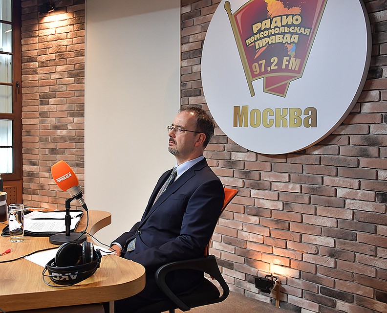 В прямом эфире Радио «КП» американский гость рассказал, почему Вашингтон солидарен с Лондоном Фото: Иван МАКЕЕВ