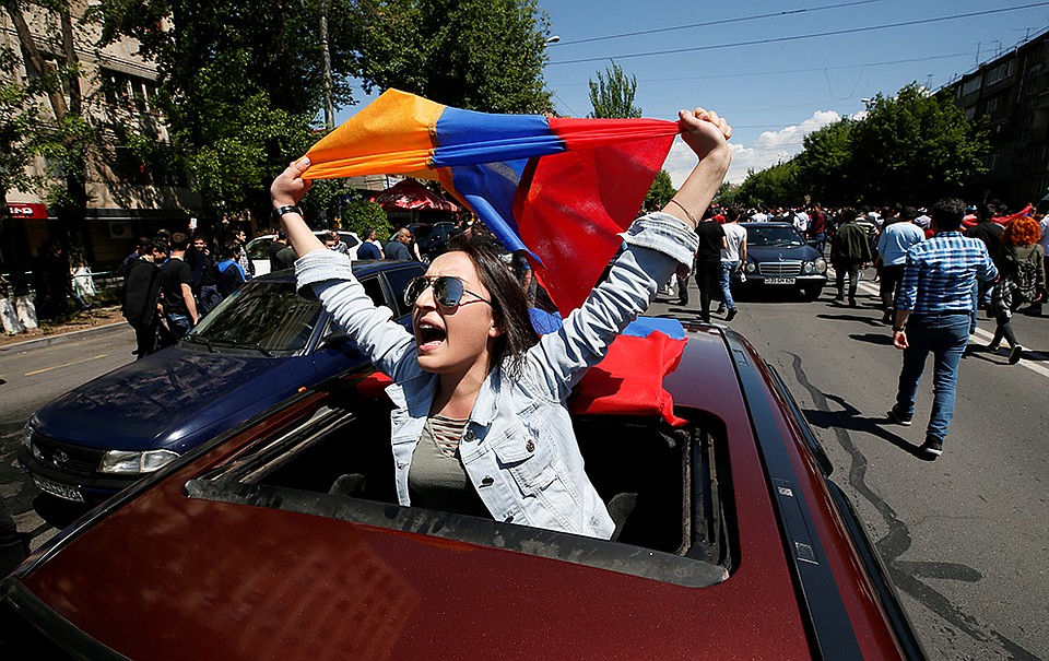 Ереван опять погрузился в атмосферу протеста. Студенты нескольких вузов армянской столицы объявили забастовку и высыпали на улицы Фото: REUTERS