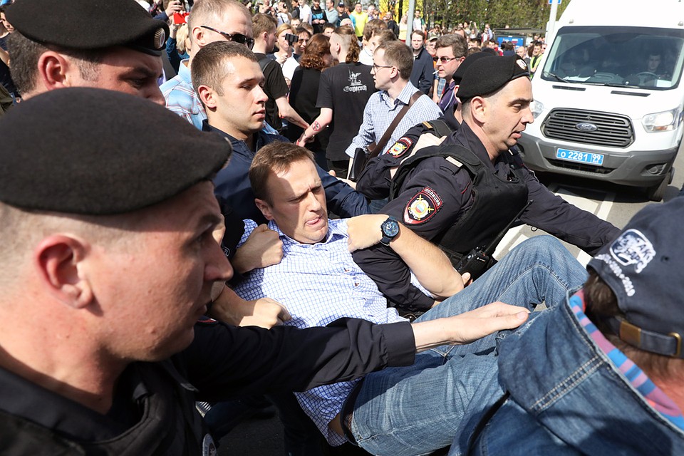 В ходе несогласованной акции задержали и Алексея. Фото: Михаил Почуев/ТАСС