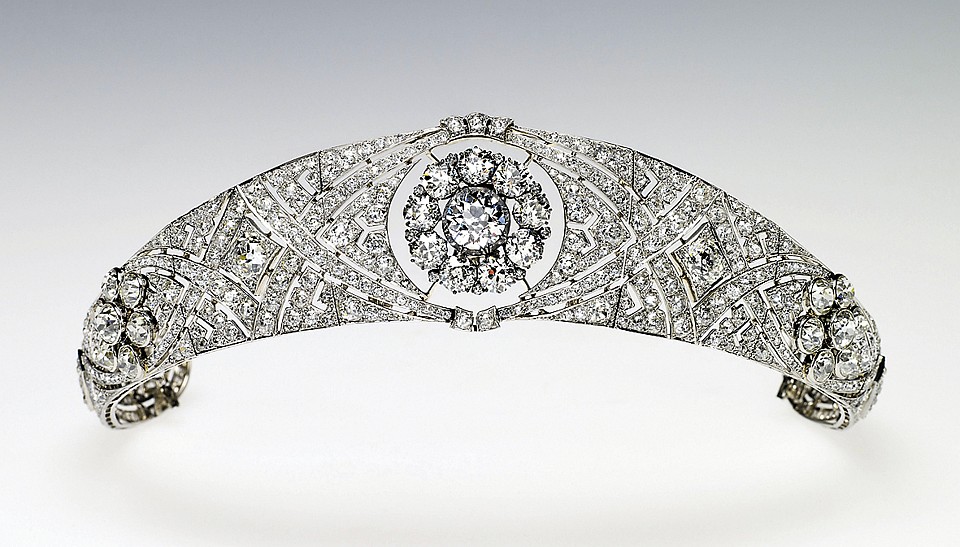 На невесте была бриллиантовая тиара королевы Марии 1932 года. Фото: Royal Collection Trust/REUTERS