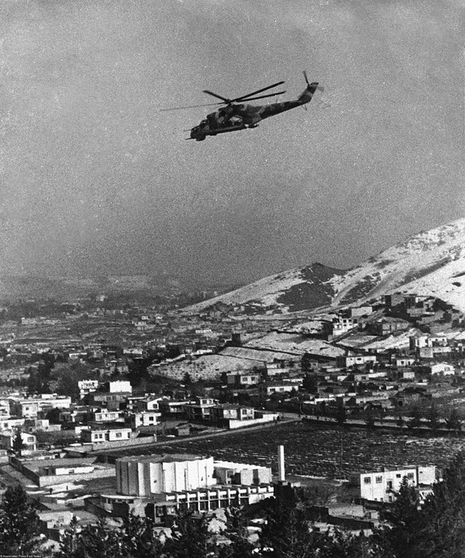 Вертолёт Ми-24 во время патрулирования Кабула, 1980 год. Фото: EASTNEWS/AP/FOTOLINK