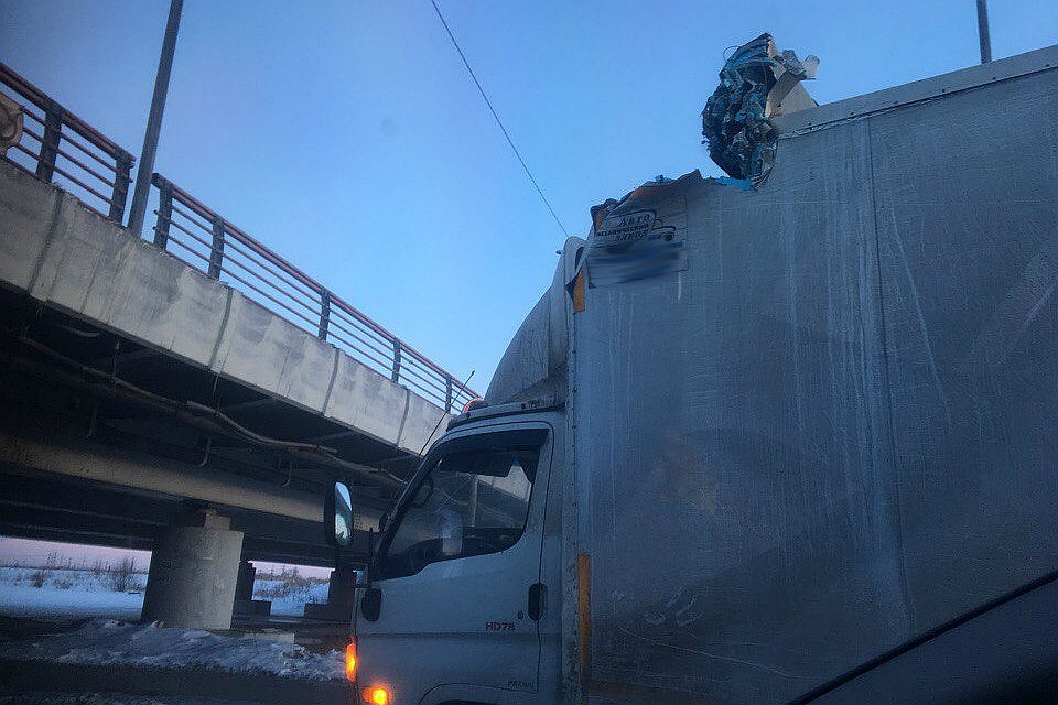 "А вдруг повезет?!", - надеются водители. Фото: Сообщество "ДТП и ЧП | Санкт-Петербург" во "ВКонтакте"