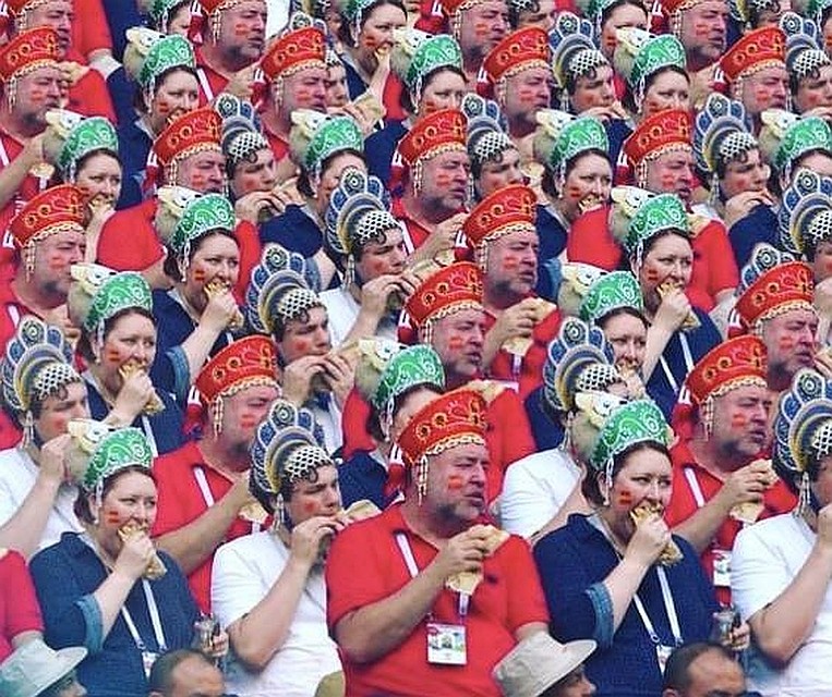 Болеть за наших надо с аппетитом!