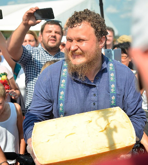 За первую головку российского пармезана Сироте предлагали 1500 евро. Фото: предоставлено огранизаторами