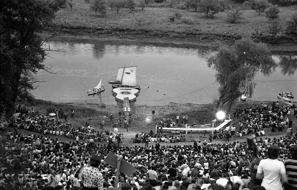 Фестиваль 1977 года - плавающая сцена уже на месте Фото: Андрей КУРОЧКИН