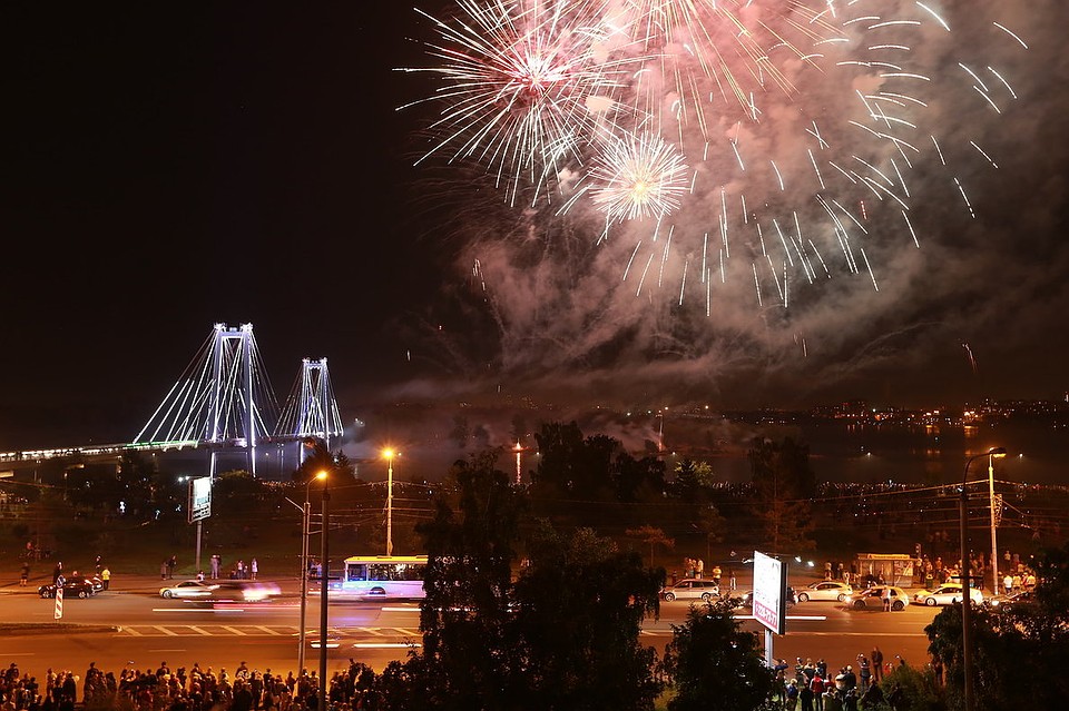 Залпы было видно со всех концов города Фото: Мария ЛЕНЦ
