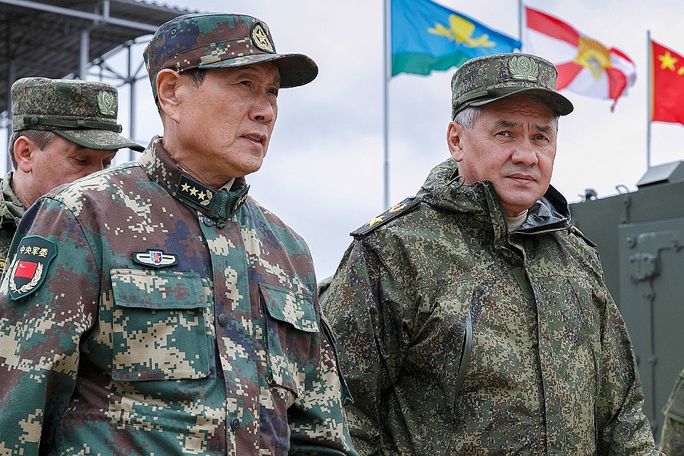 Министр обороны КНР Вэй Фэнхэ и министр обороны РФ Сергей Шойгу на учениях "Восток-2018". Фото: Министерство обороны РФ