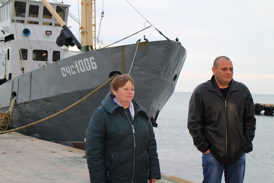 Ирина Оборина сейчас нашла временную работу, а Дмитрий Таразанов следит за порядком на территории рыбколхоза. Фото: Галина КОВАЛЕНКО