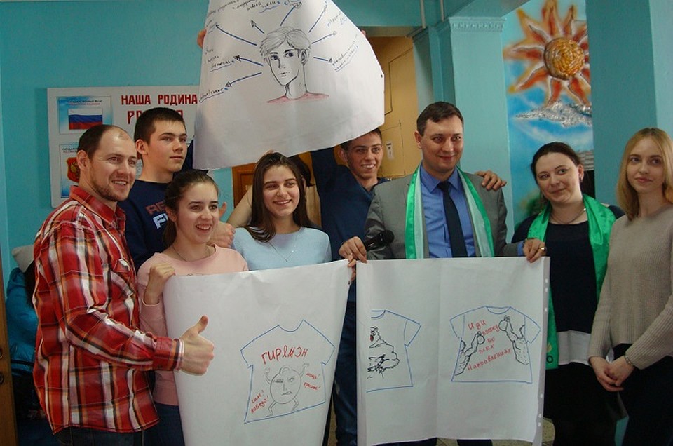 Школьники и взрослые работают как одна команда. Фото из архива Первомайского ЦДОД.